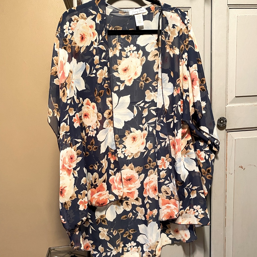 Floral Short Sleeved Kimono - Size L